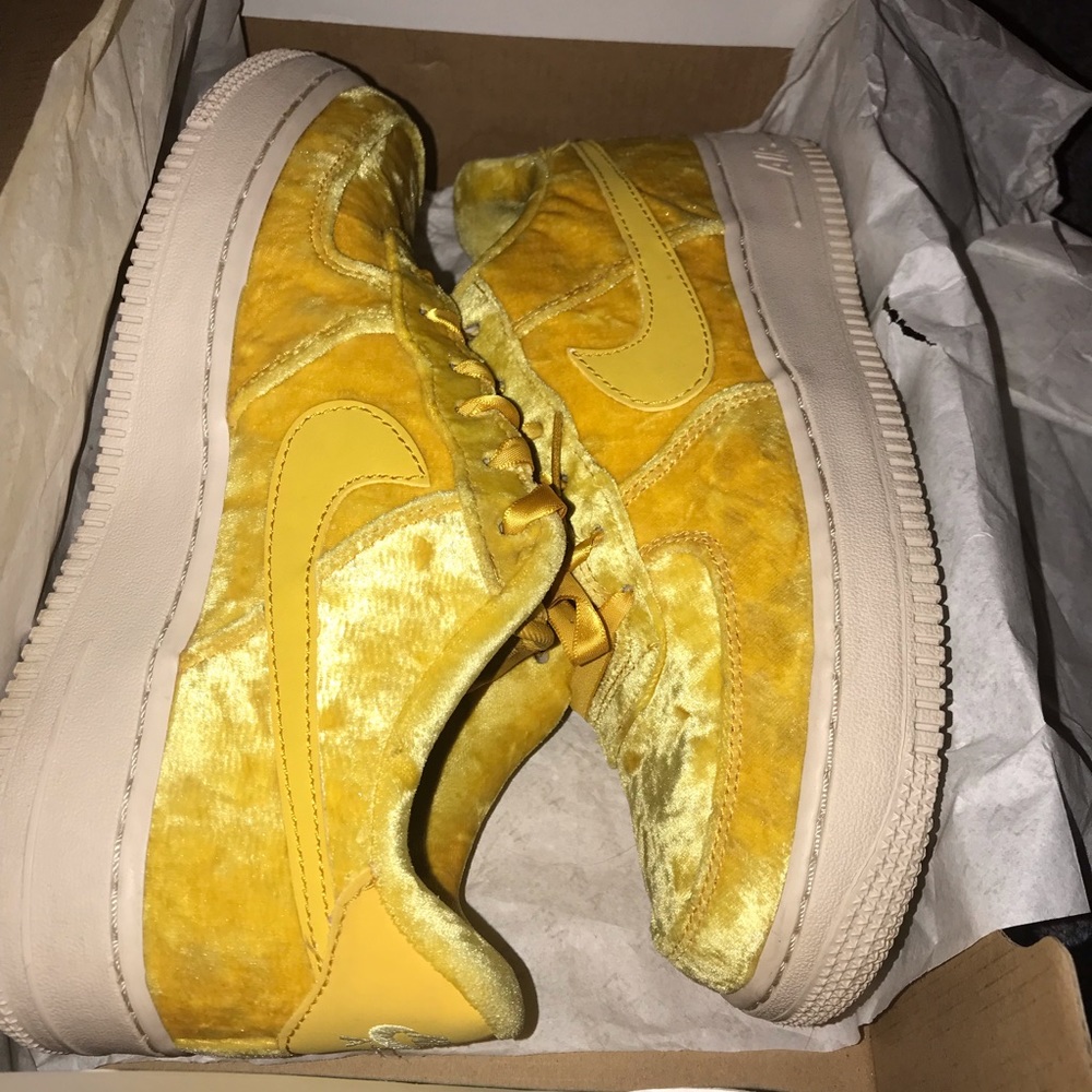 Yellow Suede Air Force low 1s barely worn